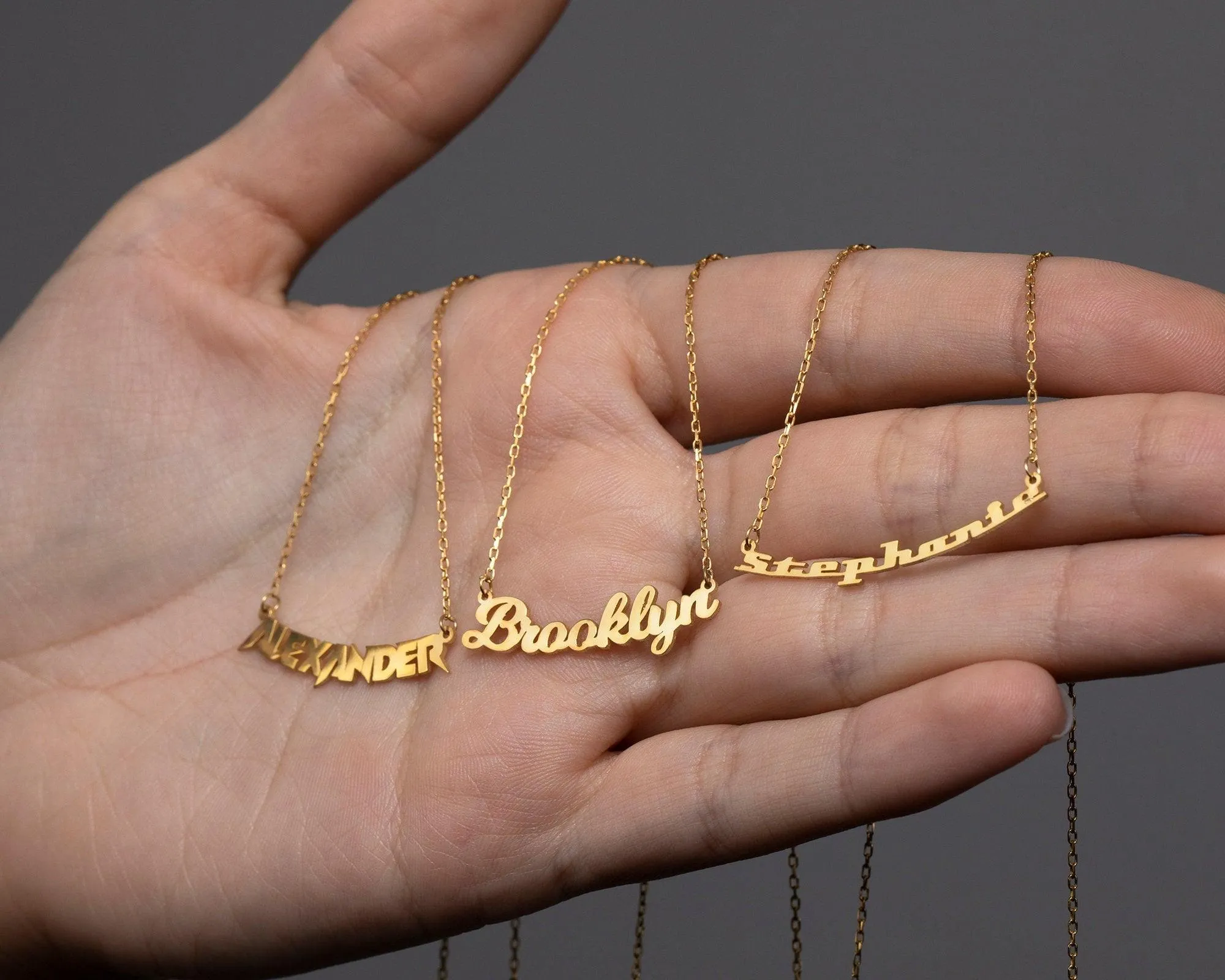 Curved Name Necklace - 18K Gold Vermeil