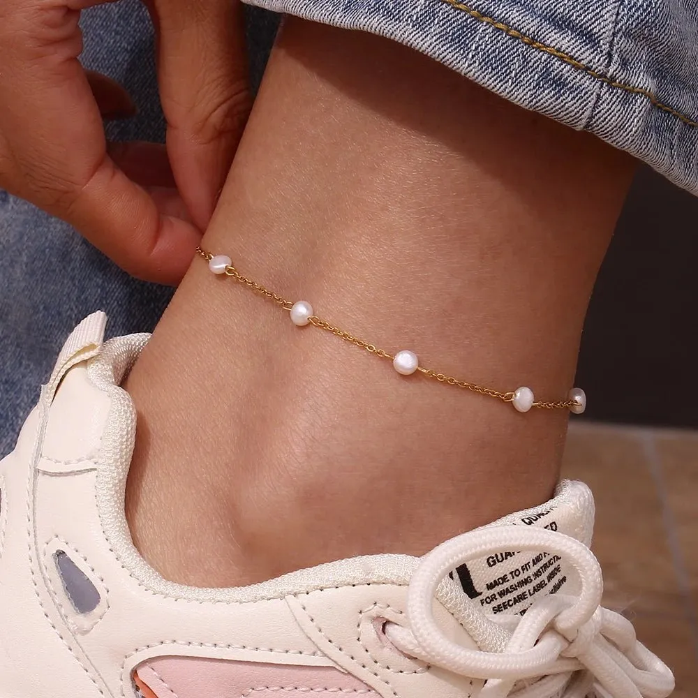 Dainty Accented Gold Chain Anklets