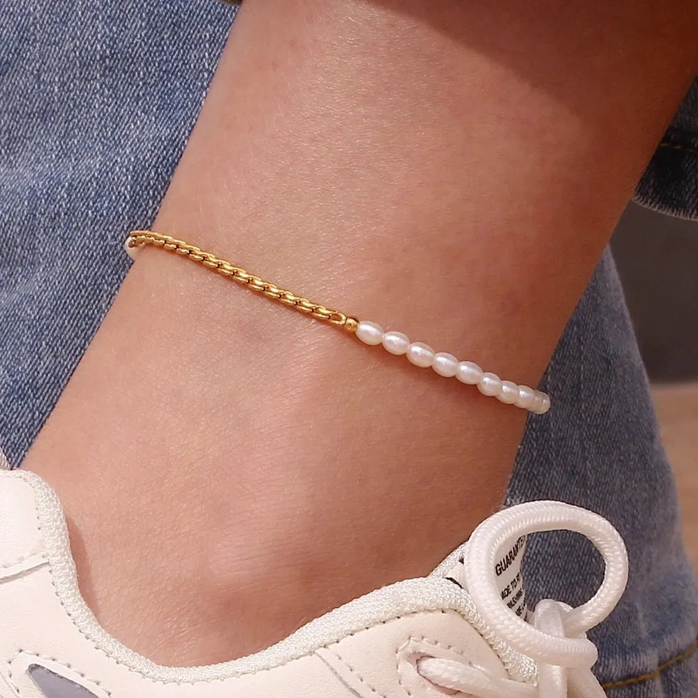 Dainty Accented Gold Chain Anklets