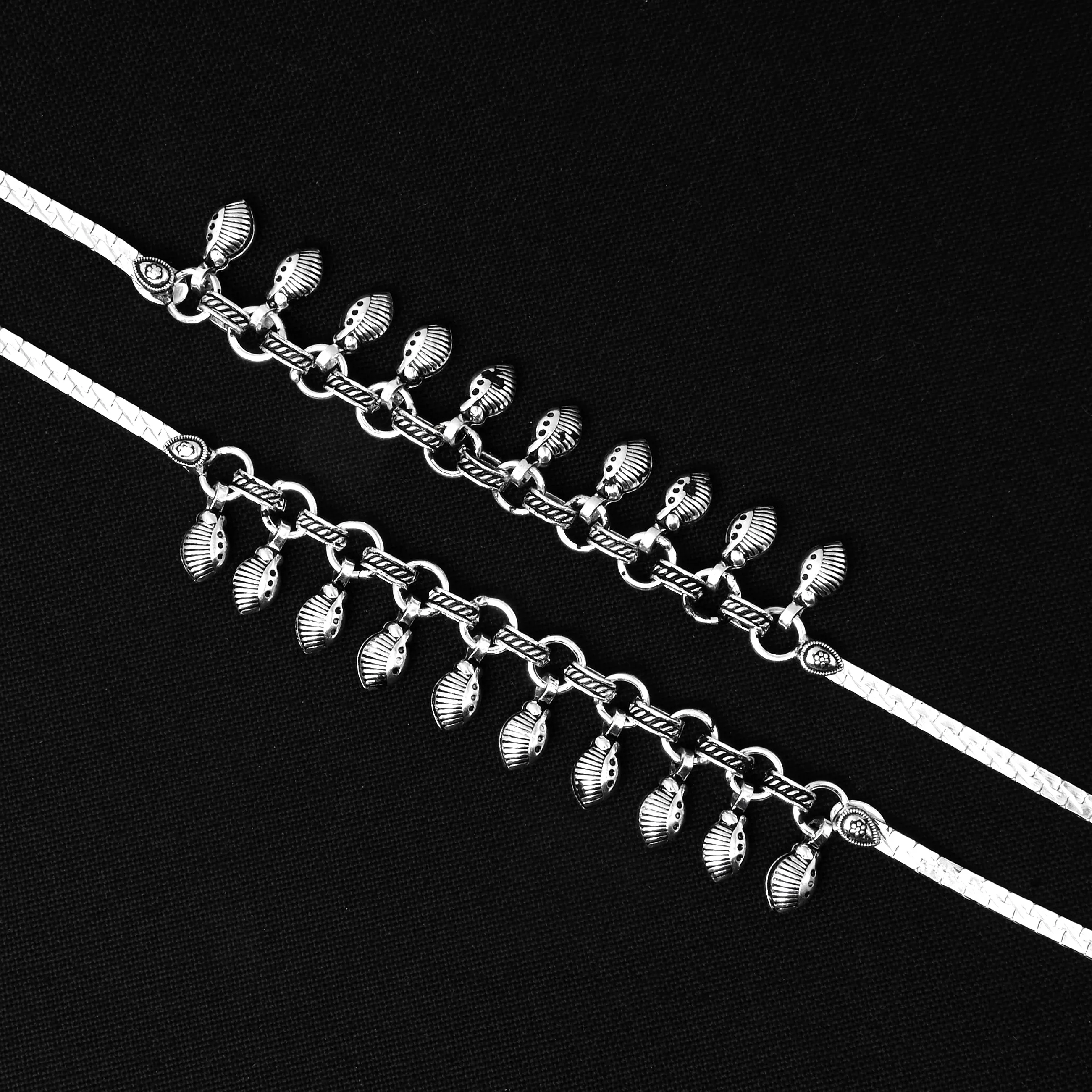 Elegant Silver Anklet with Ghungroo Detailing – Stylish & Unique Design