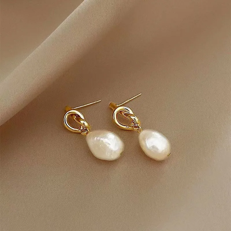 French Retro Baroque Pearl Earrings Women's New Fashionable Light Luxury Elegant Rope Knot Earrings Advanced Earrings
