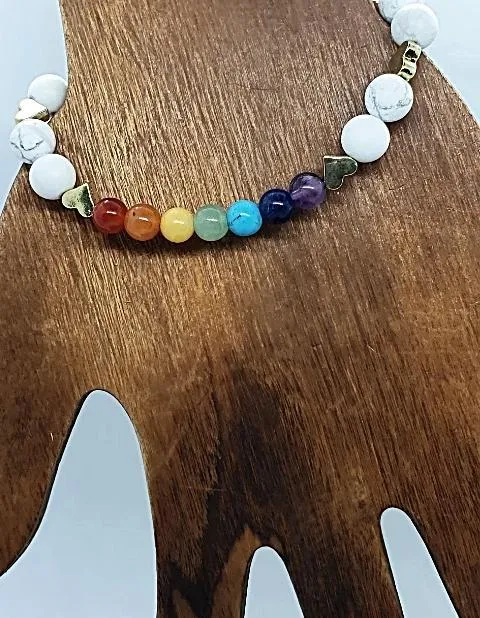 Handmade Chakra Stretch Bracelet with White Howlite & Gold Heart Spacers – Natural Gemstones✨