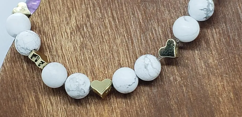 Handmade Chakra Stretch Bracelet with White Howlite & Gold Heart Spacers – Natural Gemstones✨