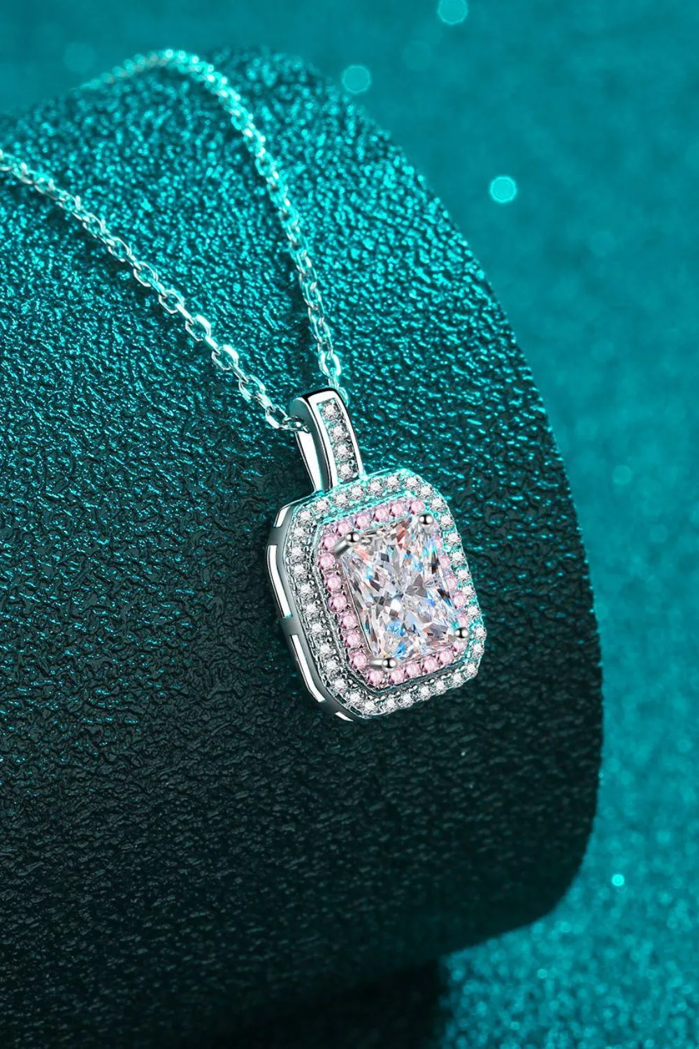 Hazel Blues® | 1 Carat Moissanite Geometric Pendant Chain Necklace