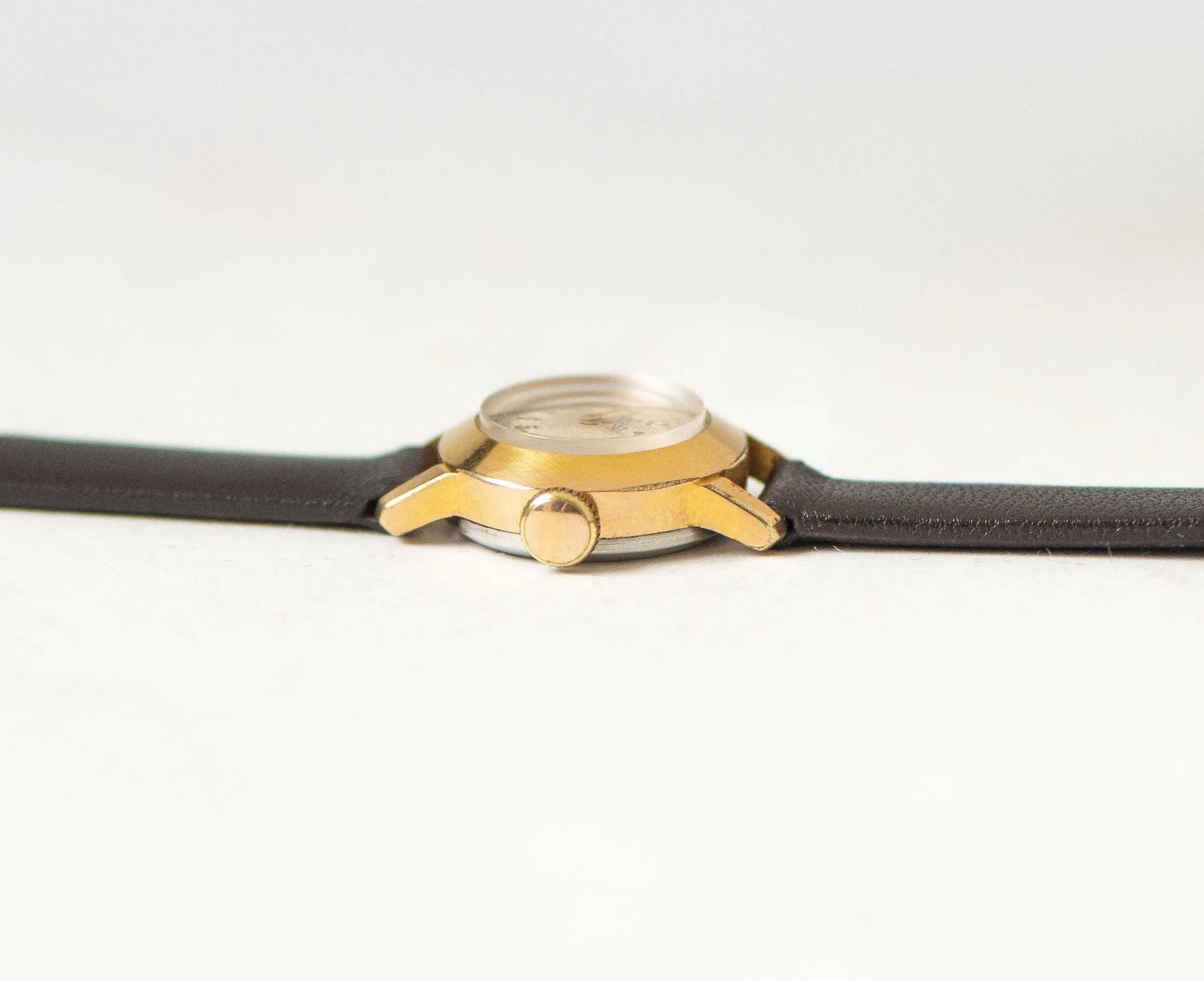 Micro size woman watch Ray, women's watch gold plated tiny ultra-rare lady's wristwatch round petite women's watch new premium leather strap