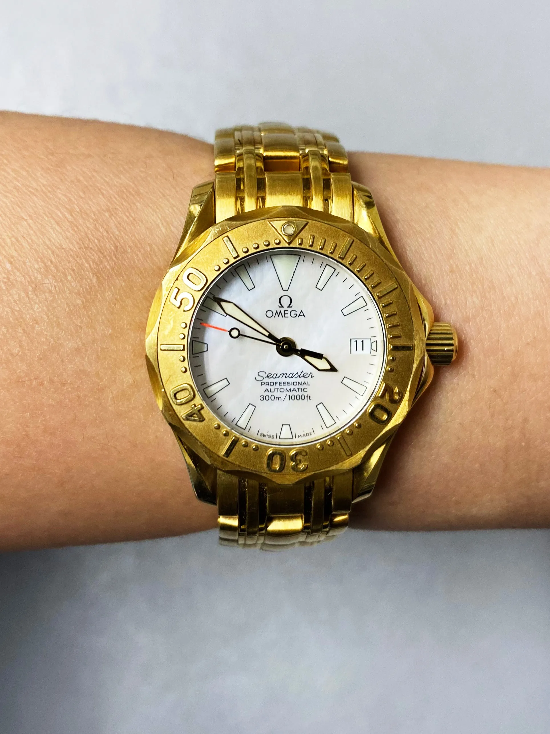Omega Seamaster 18K yellow Gold Mother Of Pearl Dial Ladies Watch