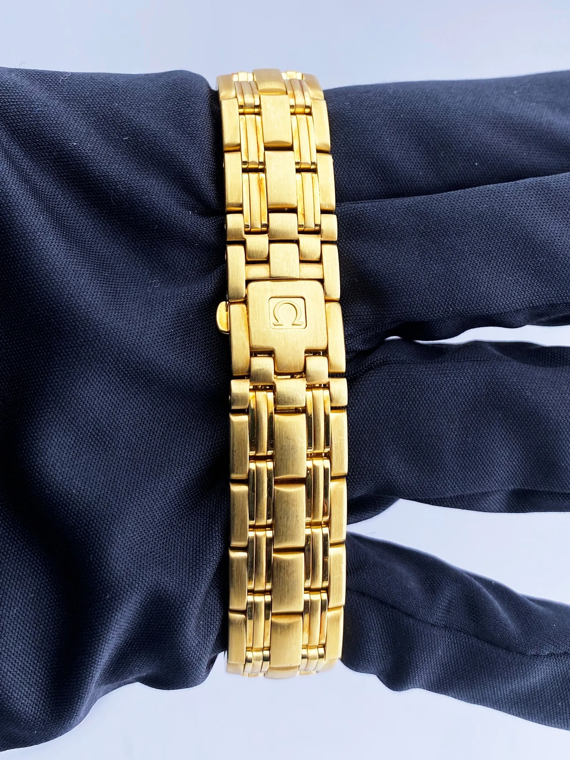 Omega Seamaster 18K yellow Gold Mother Of Pearl Dial Ladies Watch