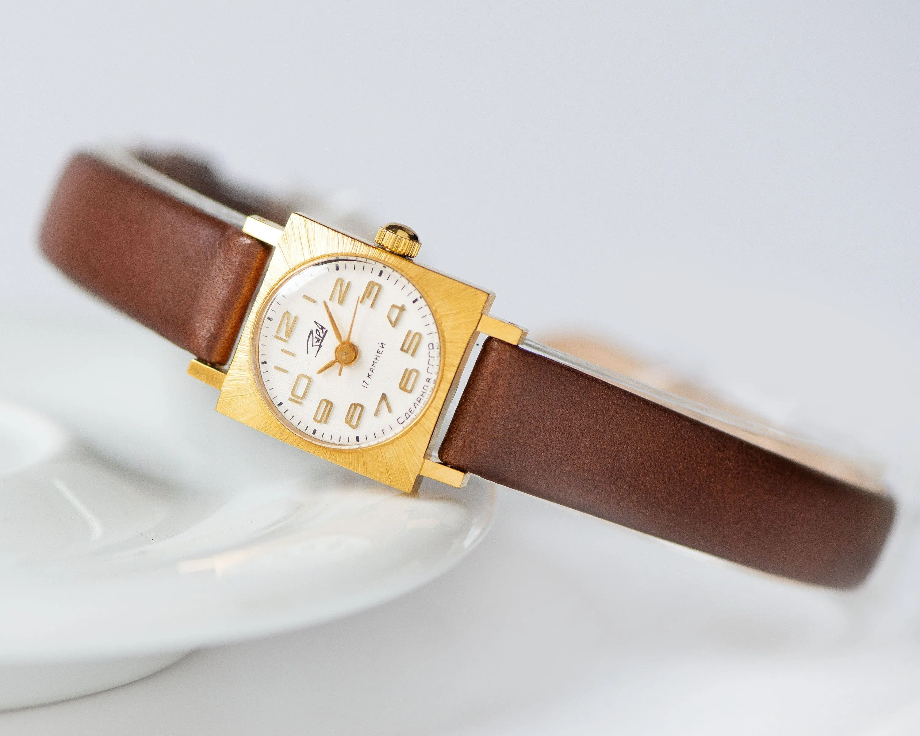 Rare women watch unused gold plated Dawn, sunburst case retro watch for lady classic, small square women watch gift new premium leather band