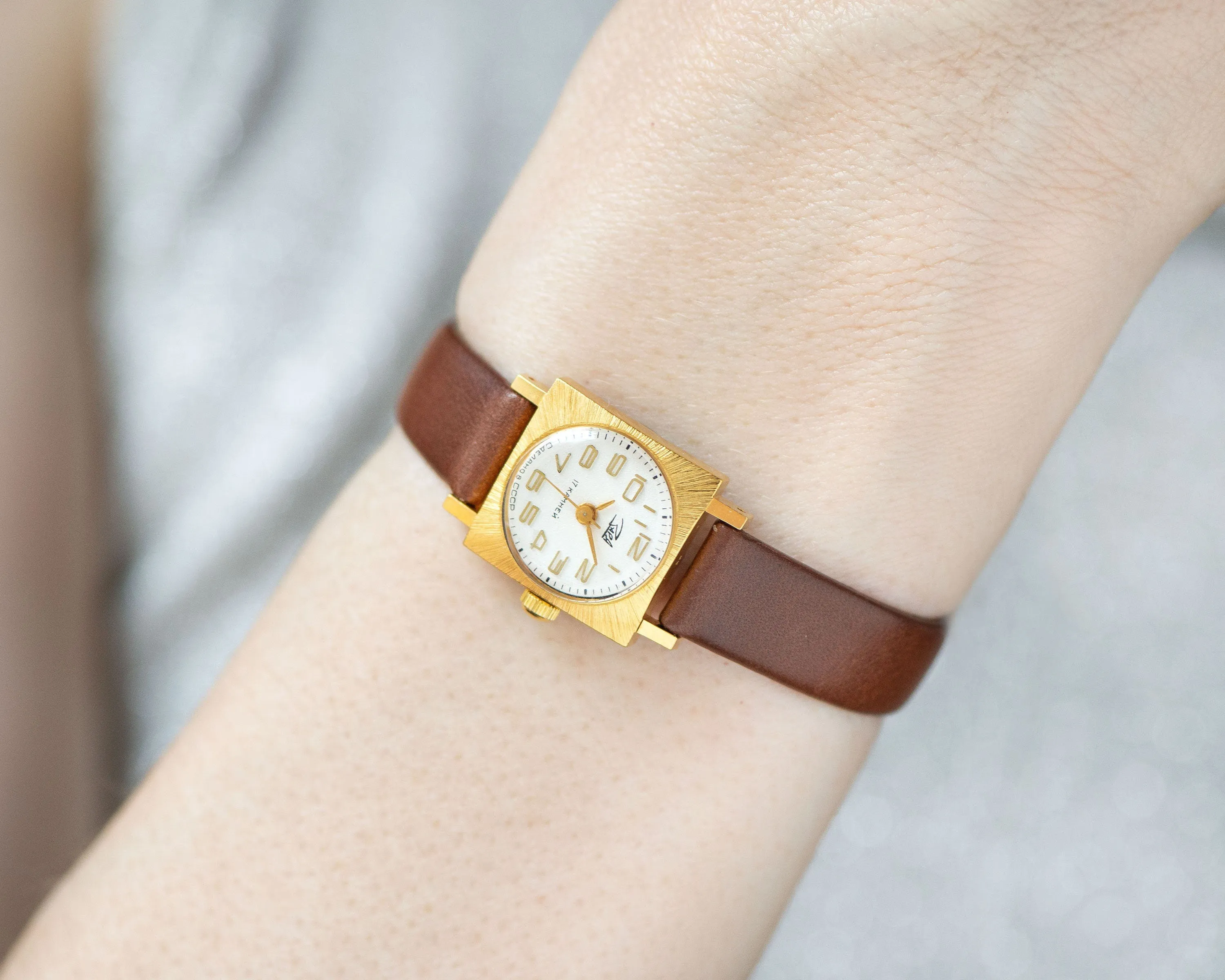 Rare women watch unused gold plated Dawn, sunburst case retro watch for lady classic, small square women watch gift new premium leather band